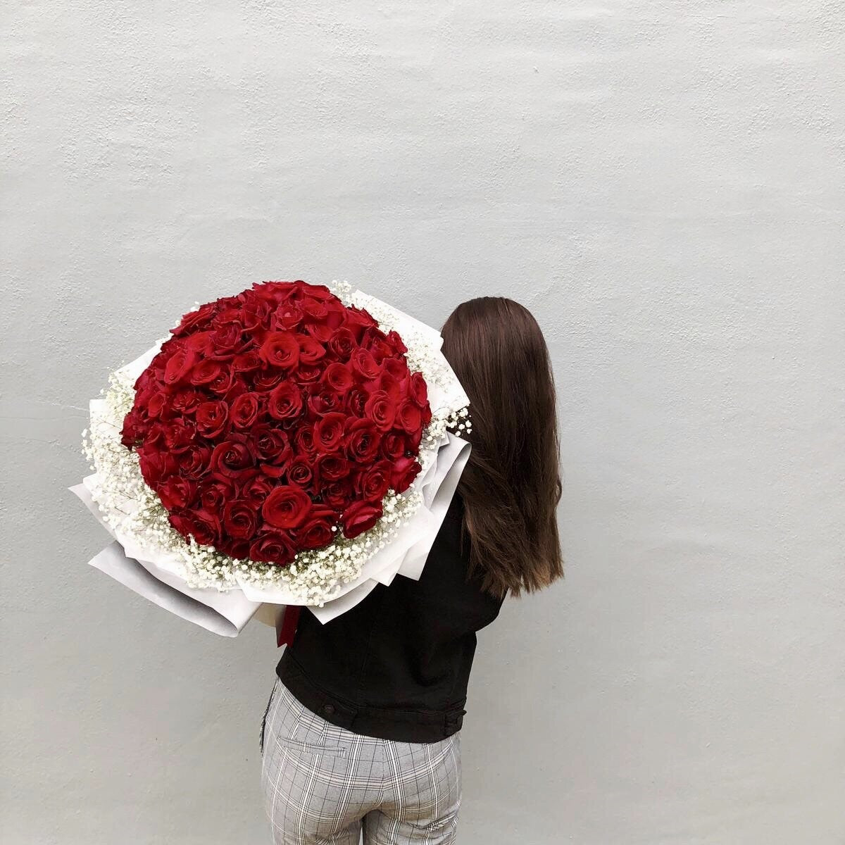 99 Premium Roses With Gypsophila