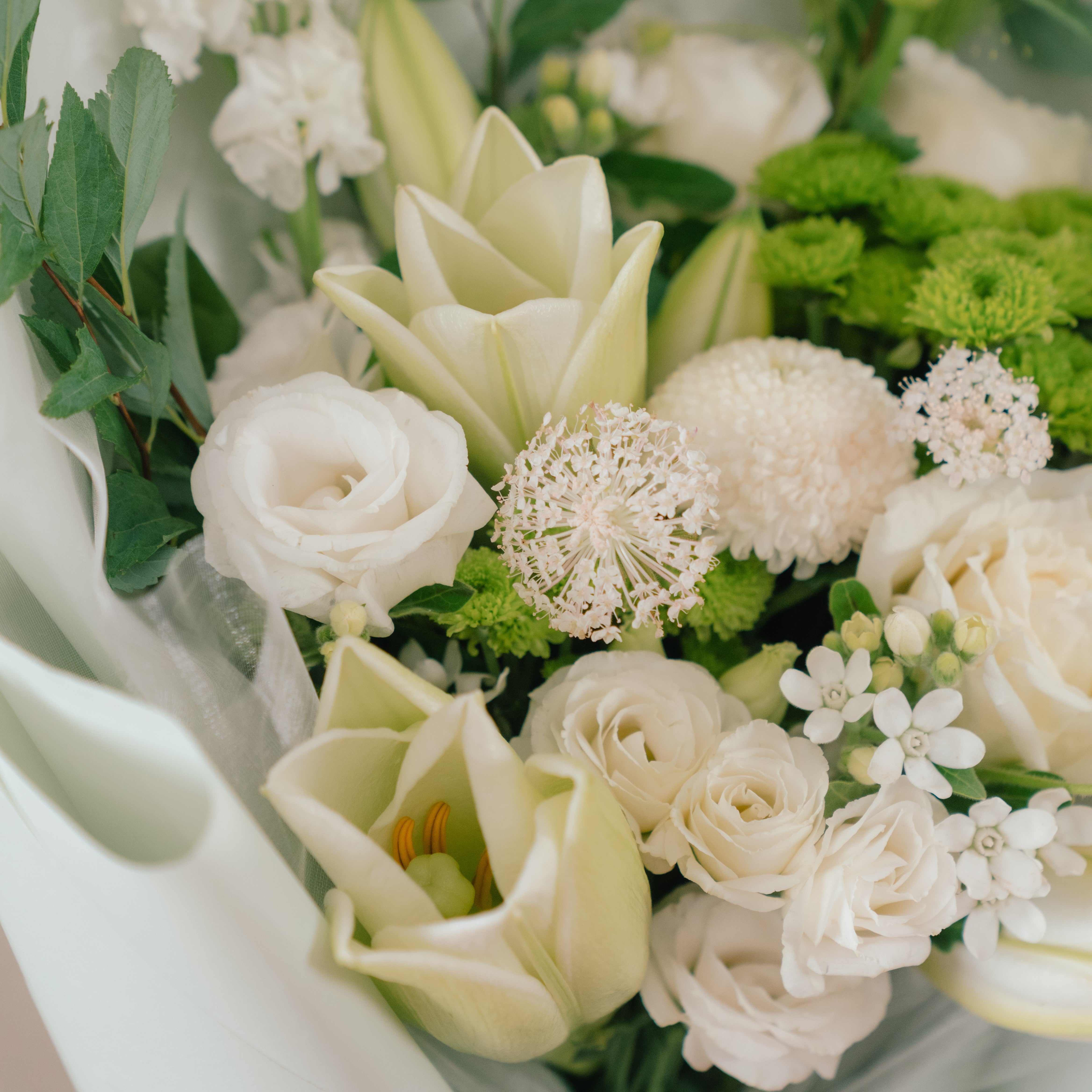 Ivory Grace – Lily and Roses Bouquet