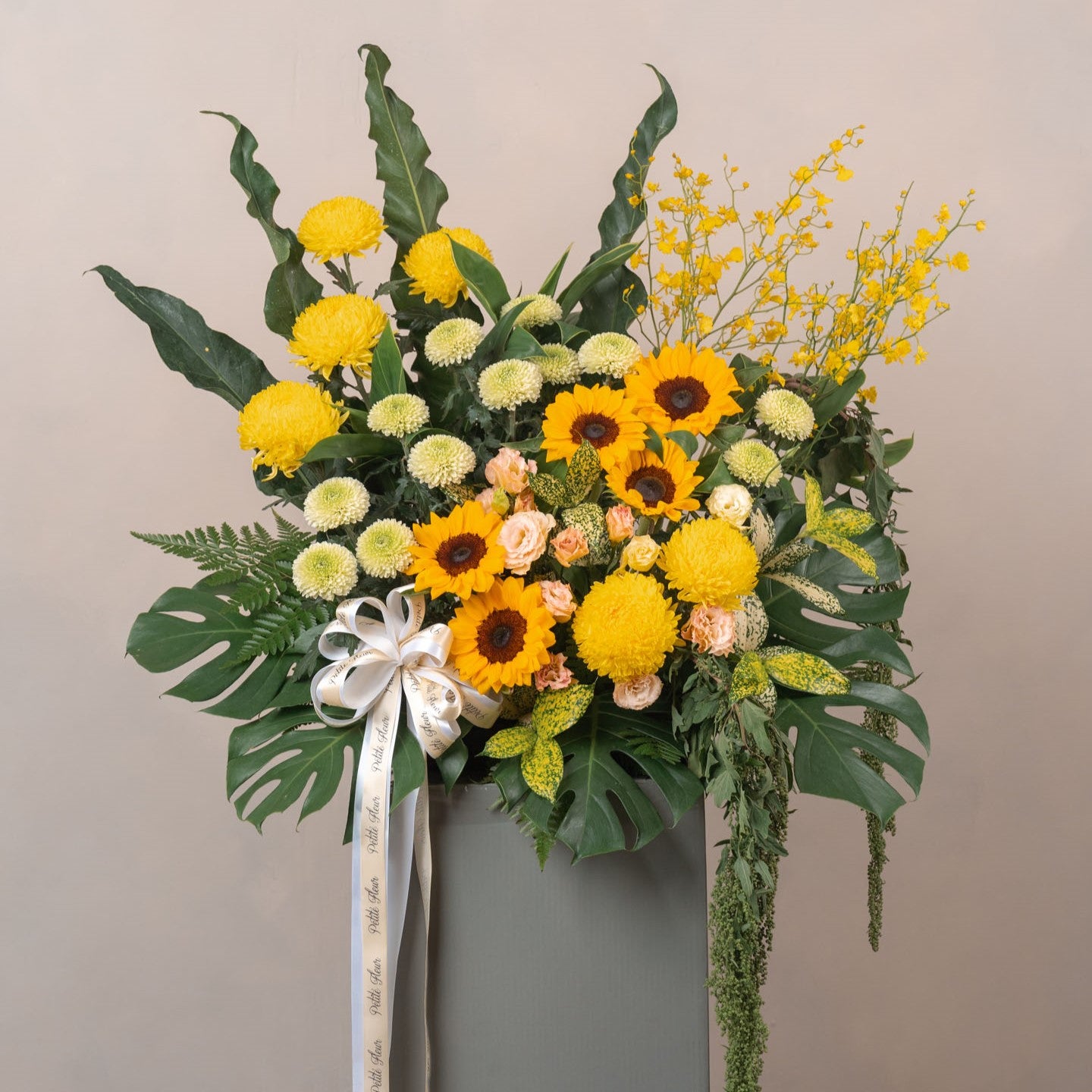 Vibrant and Cheery Floral Stand