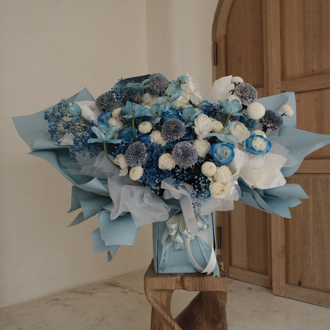 Blue Horizon — Tulips & Gompie Bouquet